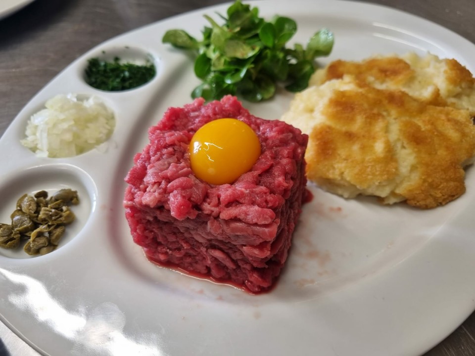 Tartare de bœuf gratin dauphinois Cocotte Cassegraine Dinard Saint Lunaire Saint Malo