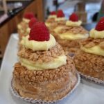 Chou craquelin mousseline vanille et framboise